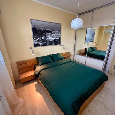 Apartment Ceskomoravska - O2 Arena Прага Екстериор снимка
